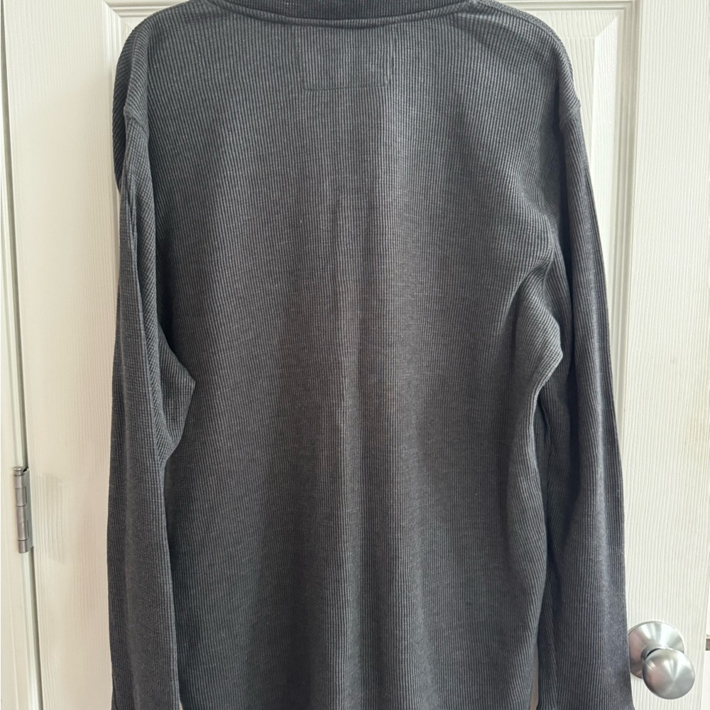 Banana Republic Men’s Gray V-Neck Sweater - Picture 4 of 4